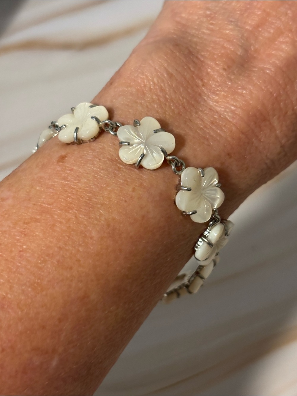 White Iridescent Floral Silver Link Bracelet 7”+1.5”